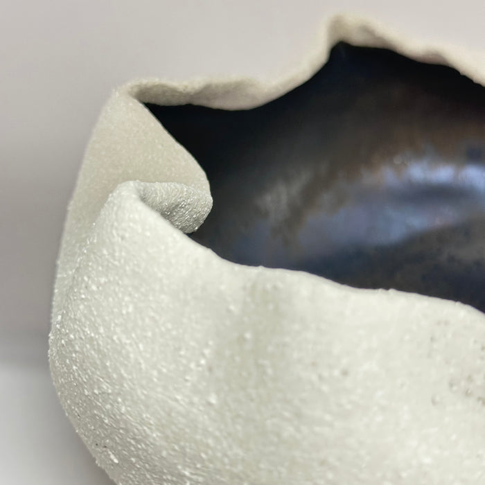 Small bowl-vase