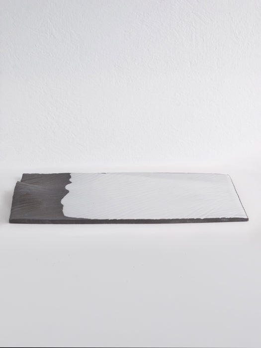 Black and white serving plateau