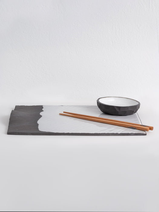 Black and white serving plateau